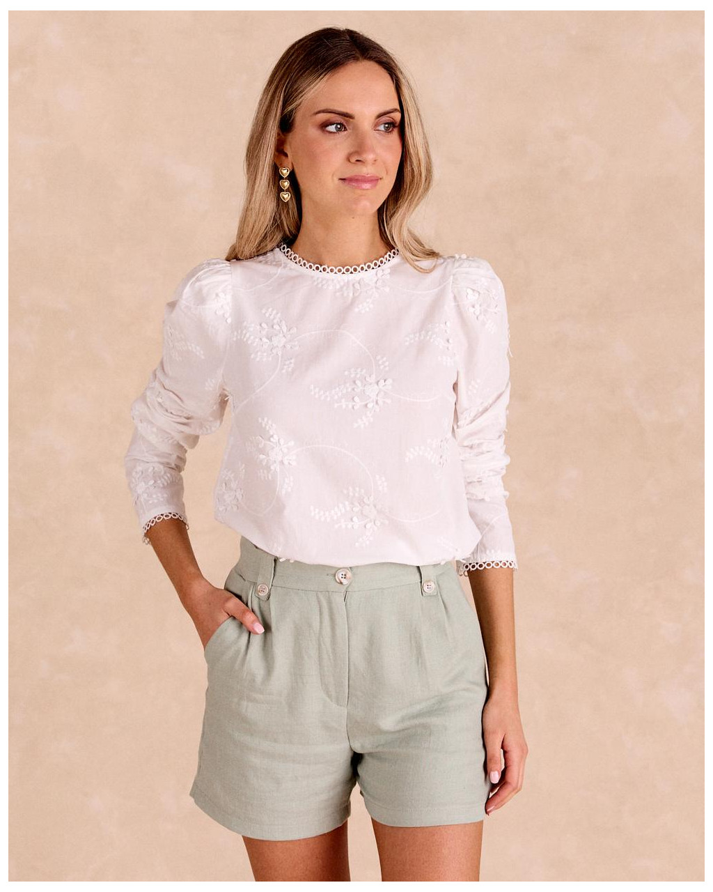 Blusa Flores Bordados Dacia