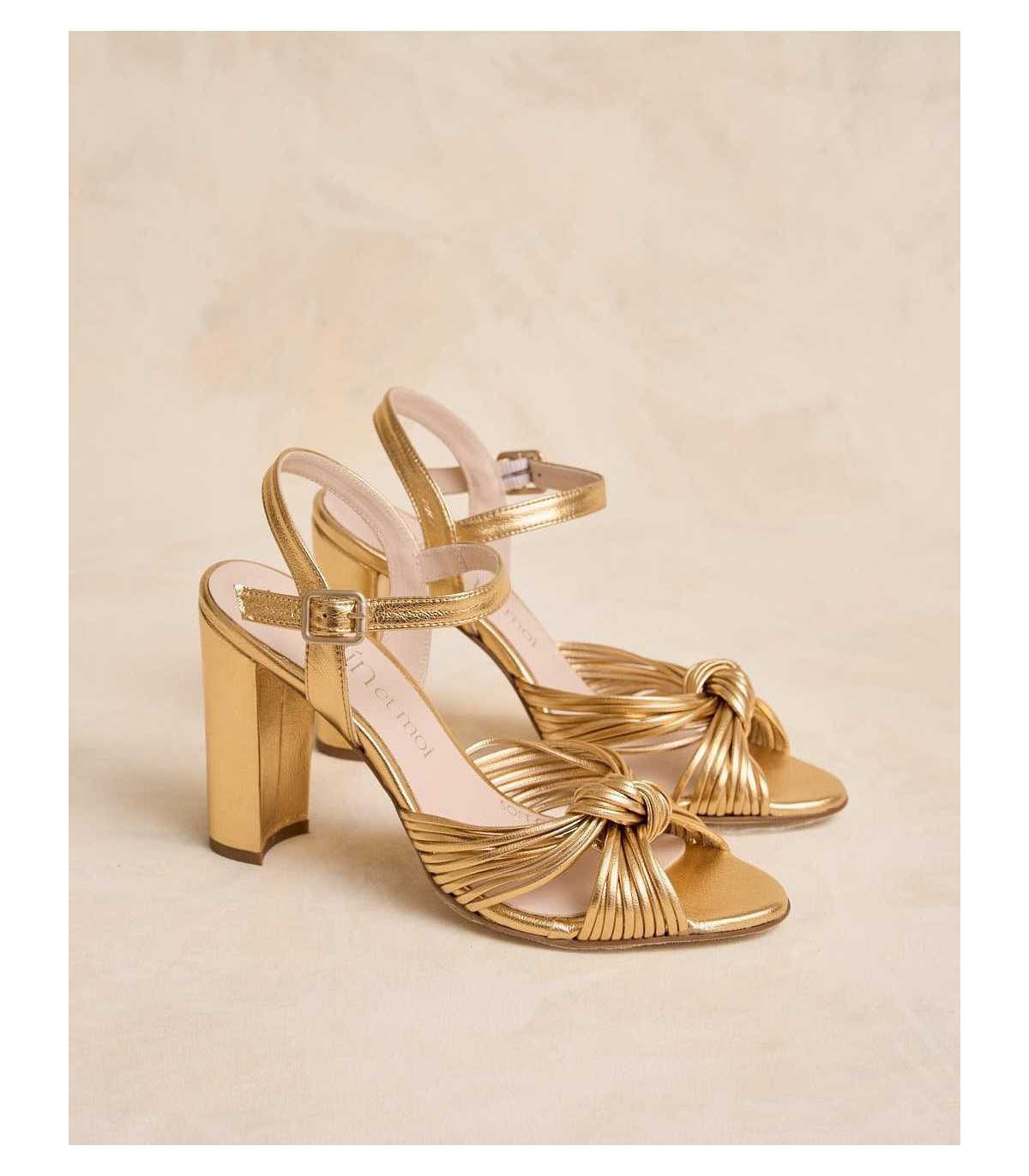 Clotis Sandalo con nodo d'oro
